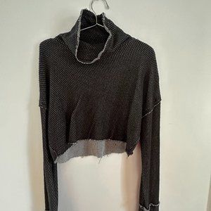 UO Long Sleeve Cropped Top - Small